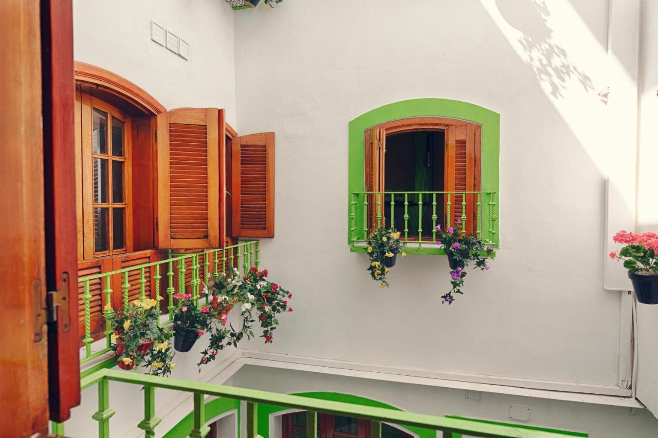 Charming Nerja Hostel Exterior photo